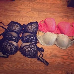Lot of EUC Victoria’s Secret 36DDD bras
